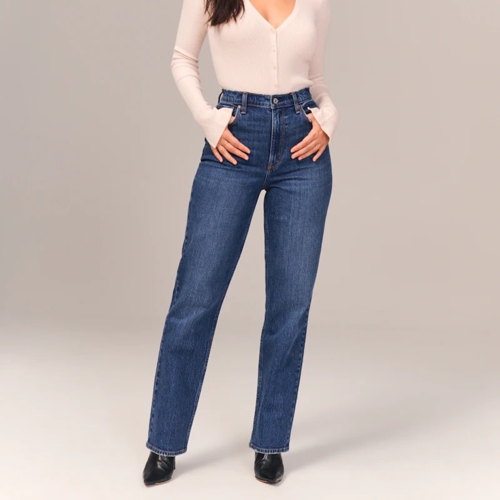 A&F: Curve Love Ultra High Rise 90s Straight Jean